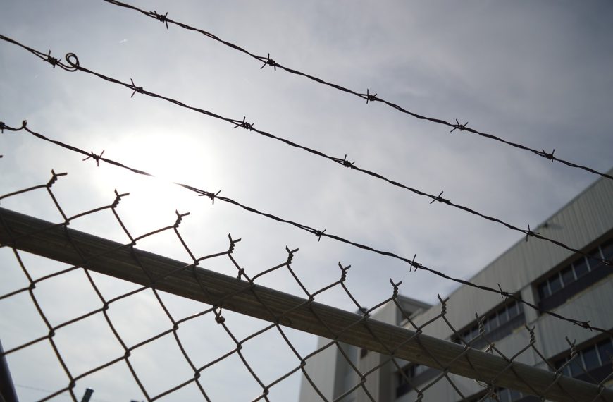 barbed wire, chain link, fence-960248.jpg