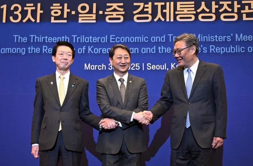 China, Japan and South Korea Strengthen Trade Ties…
